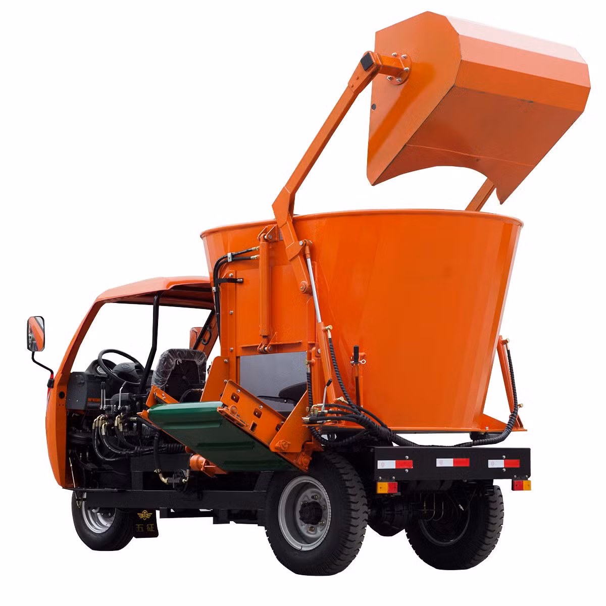 Factory Sale Self-Loading Feed Mixer Goat and Cow Farming Equipment Cattle Self-Propelled Silage Mixer for Dairy Farm