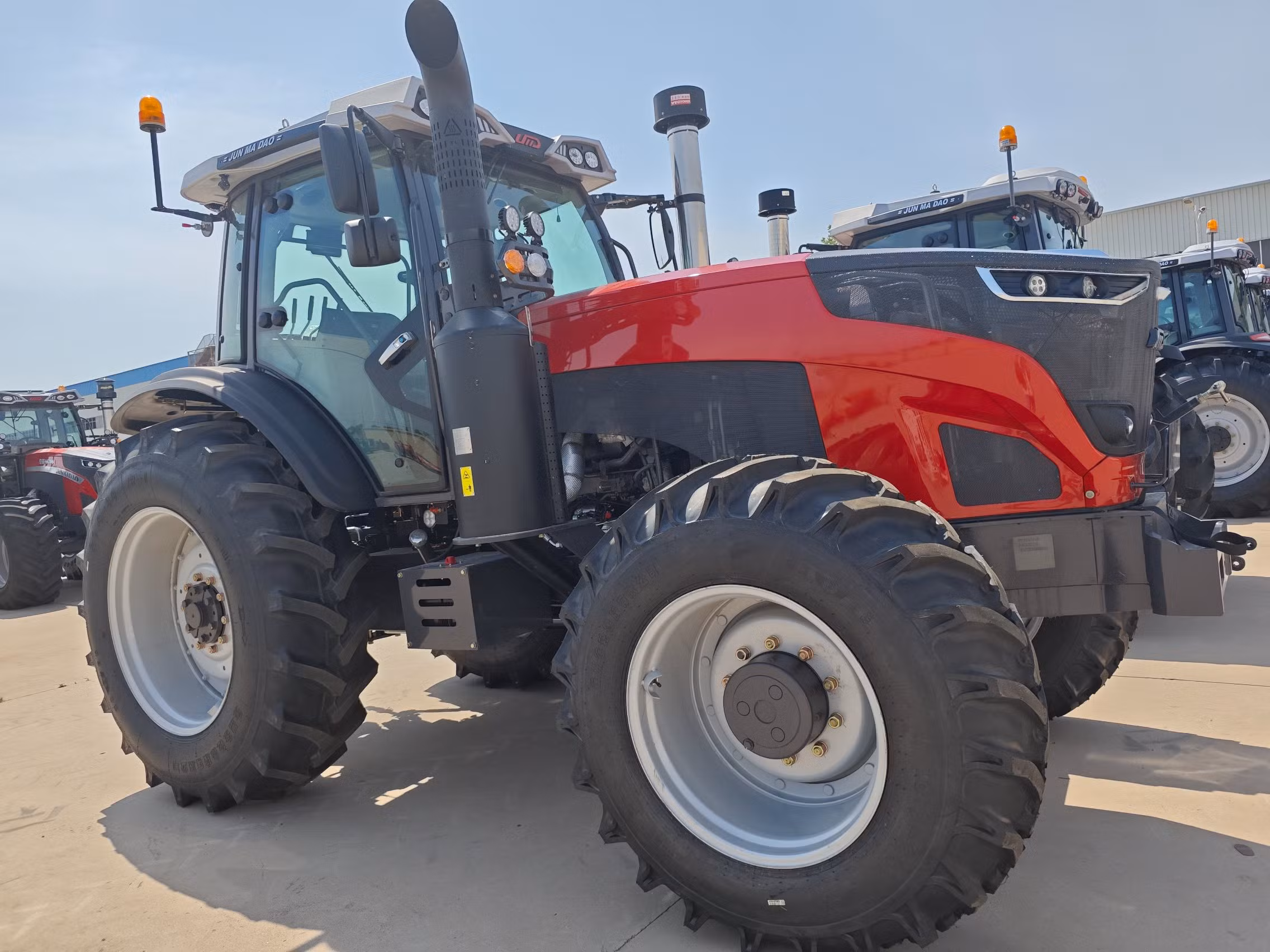 Jmd 260HP 240HP 220hptractor Manufacturer Best Quality 4WD Agricultural Machinery Wheel Lawn Farm Tractor