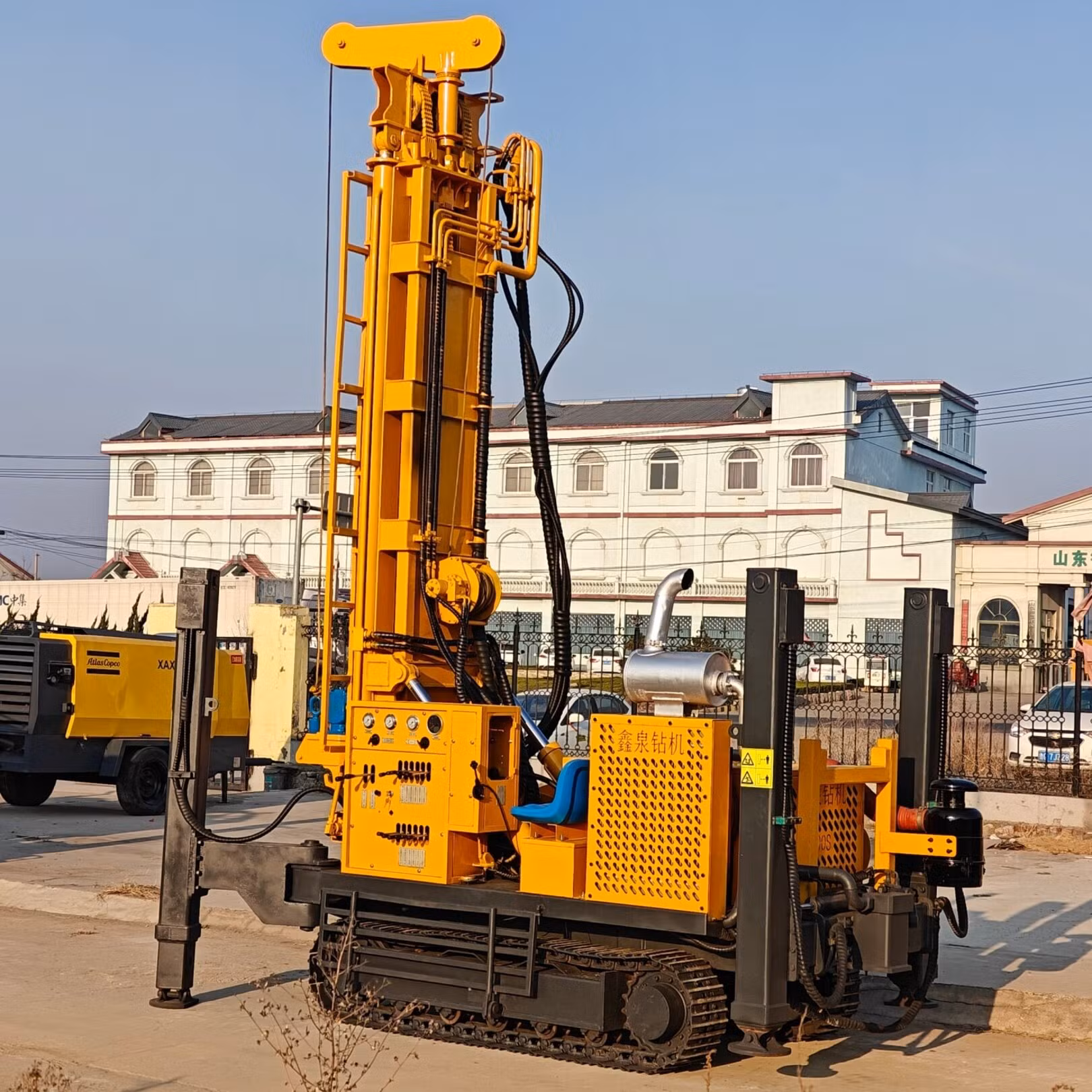 Xq400 High Mobility Drilling Rig for Water Wells and Geothermal Probes in Rough Terrain