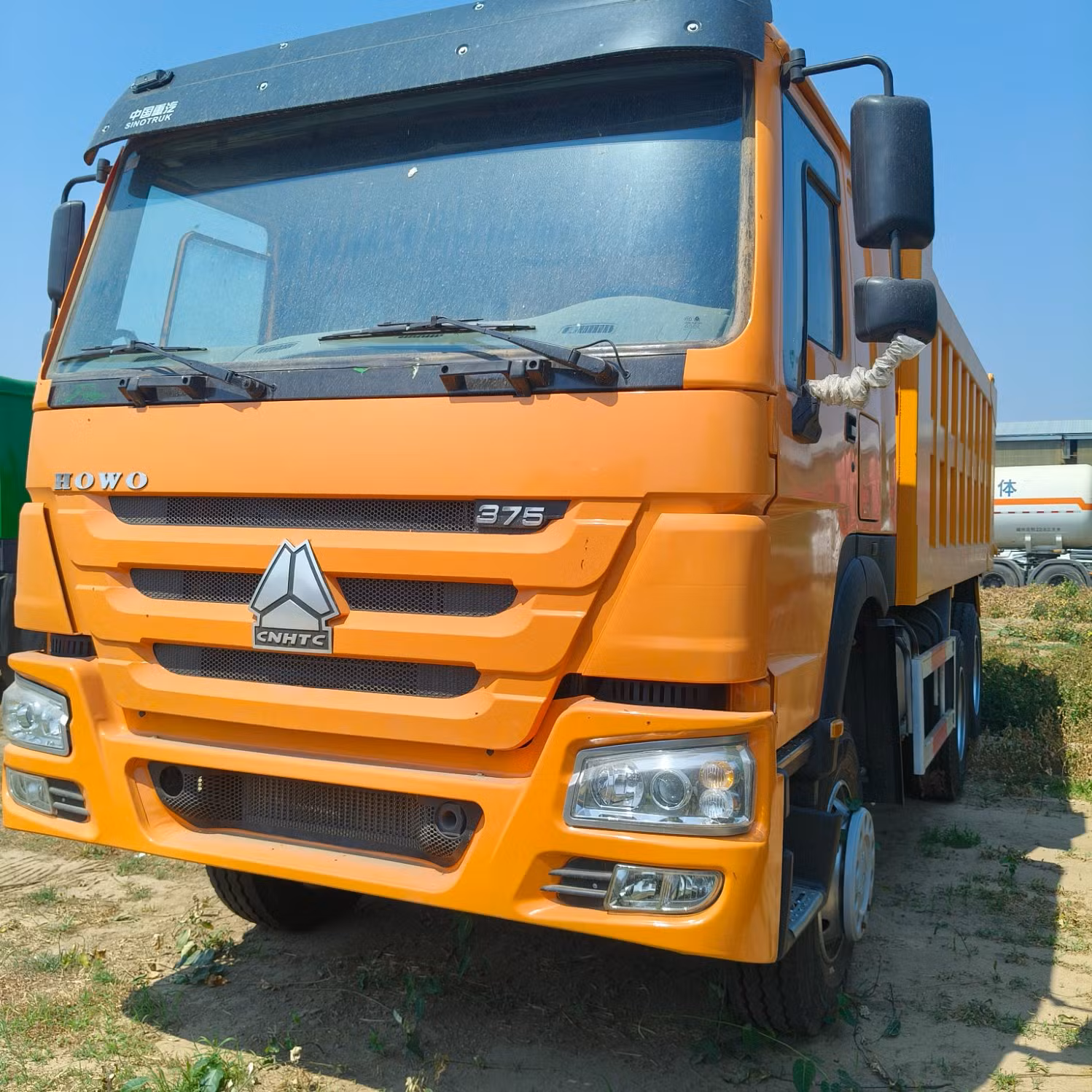 Heavy Dump Truck Sinotruk HOWO 375-400HP 10 Wheels LHD 20-30cbm