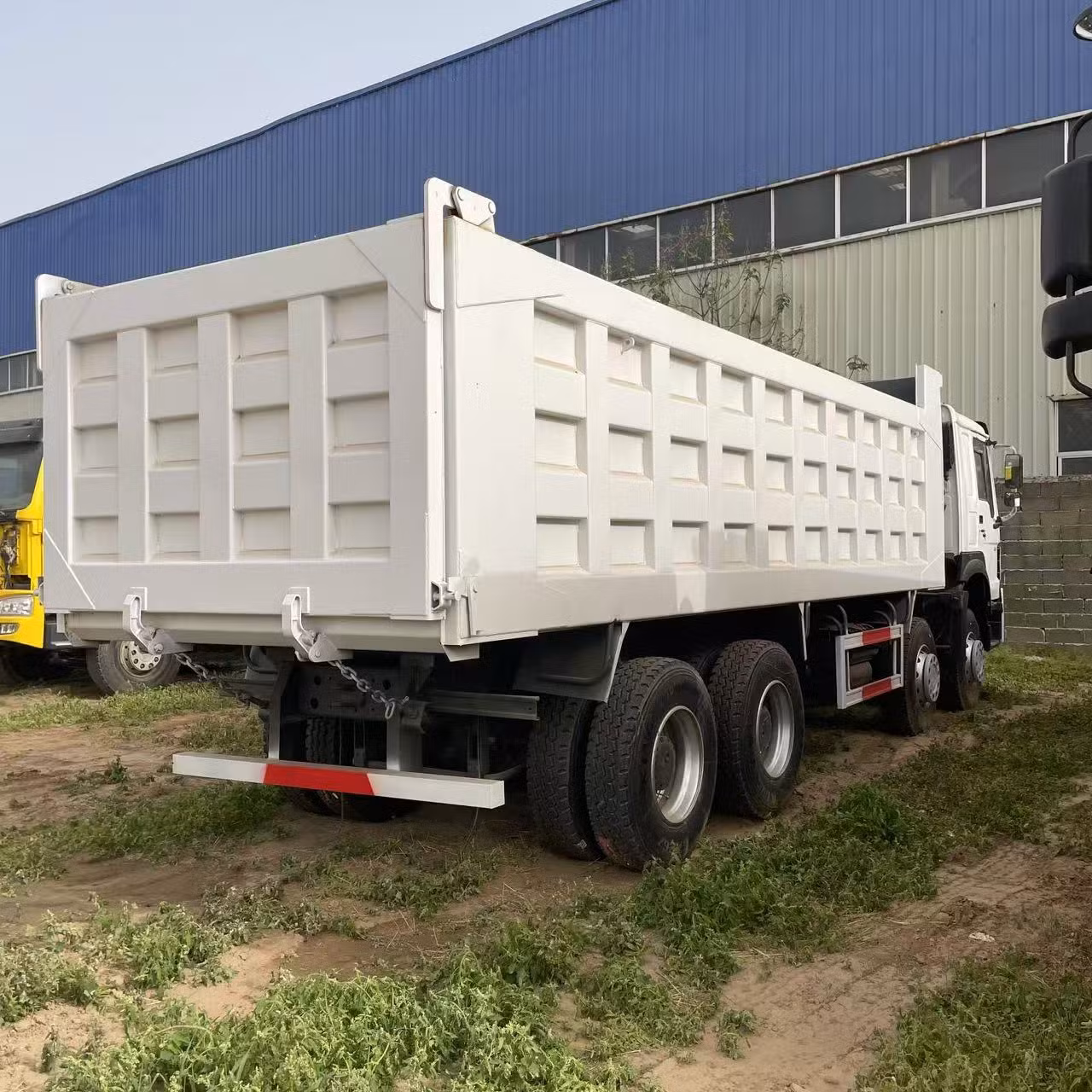 New Used Sinotruk HOWO 6X4 8X4 400HP Diesel Heavy Duty Tipping Lorry Mine Soil Gravel Coal Rock Mining Dumper Tipper Cargo Box Dump Truck Forrepublic of Chile