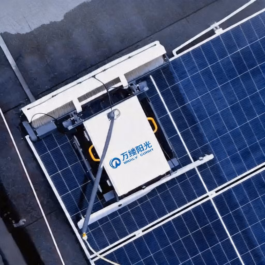 Labor Saving Solar Panel Cleaning Machine Crawler Type Photovoltaic
