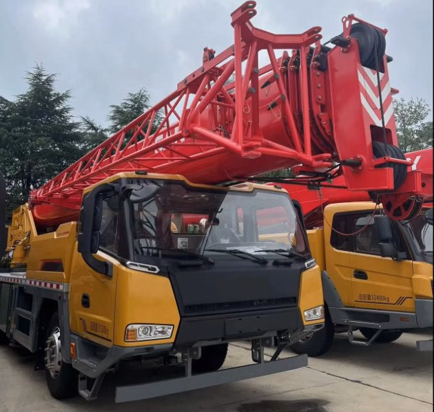 High Performance Original Condition Stc250 25ton Lifting Capacity 213kw Engine Truck Crane
