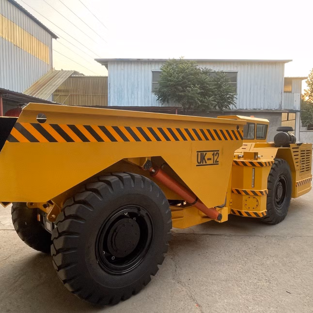 20ton Hot Sale Dana Mechanical Transmission Cummins Engine Underground Mining Truck UK-20