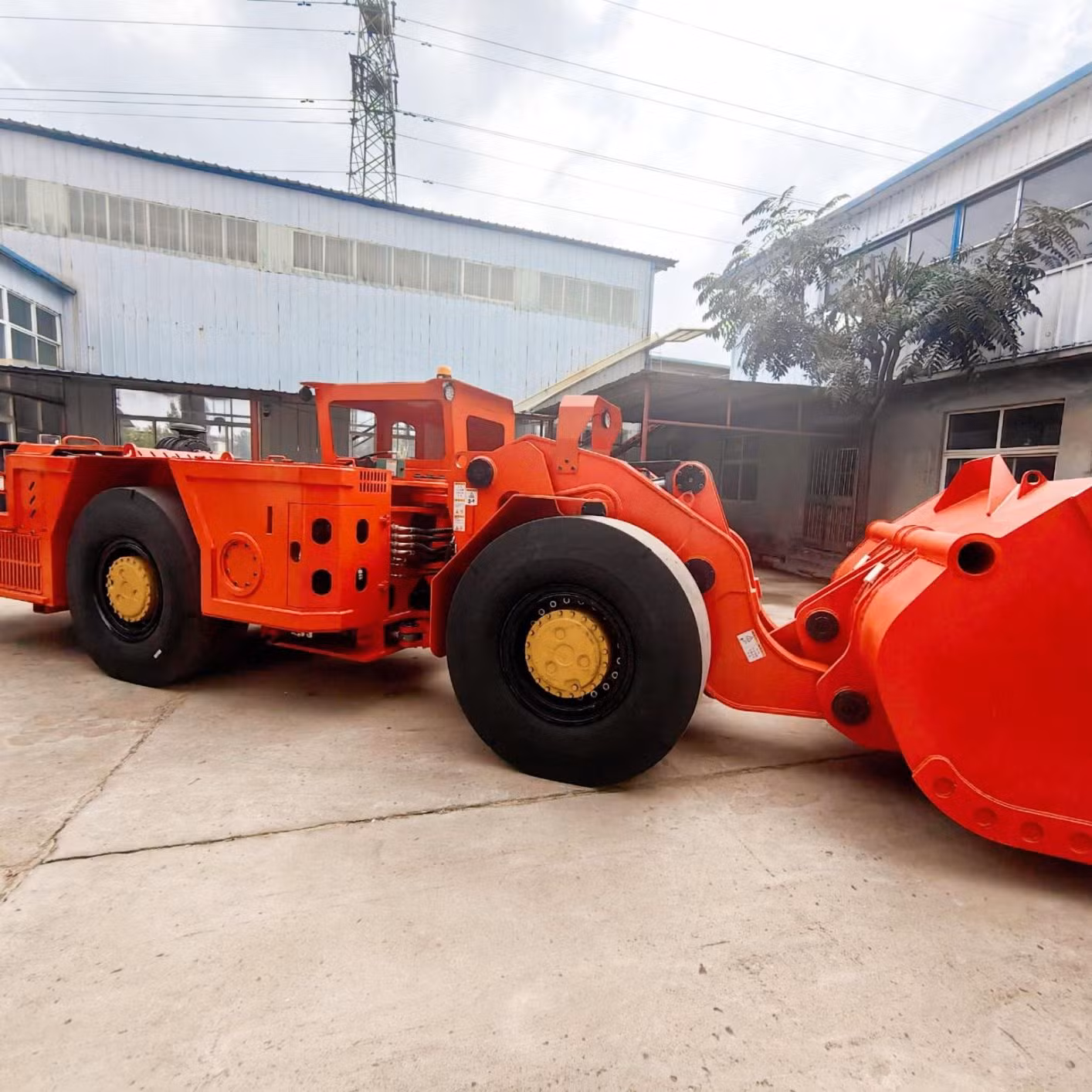 Durable Articulated Loader for Underground Mining and Scraping