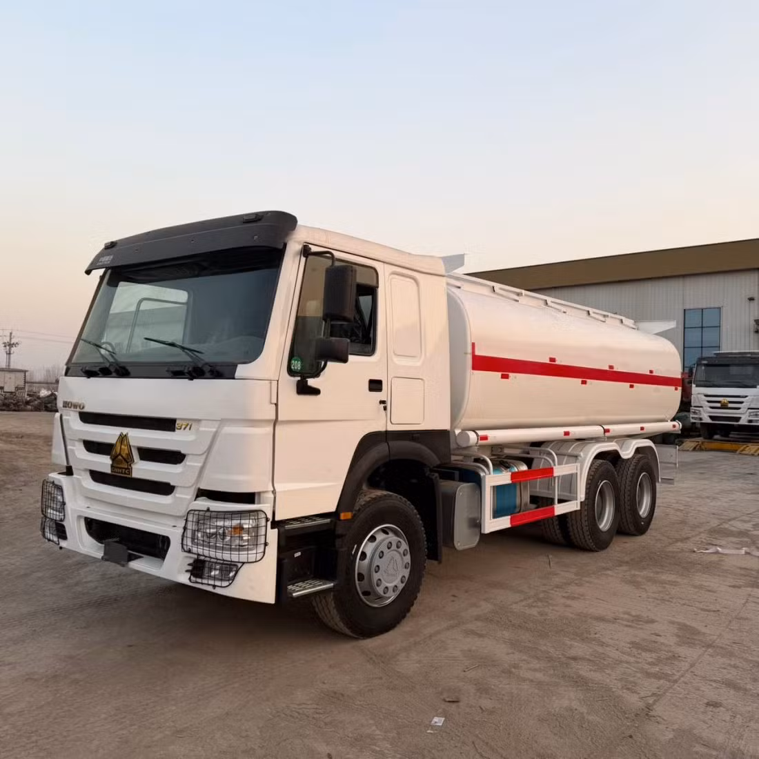 Factory Price Oil Tanker Load Capacity 31-40t for Construction Site Fuel Supply