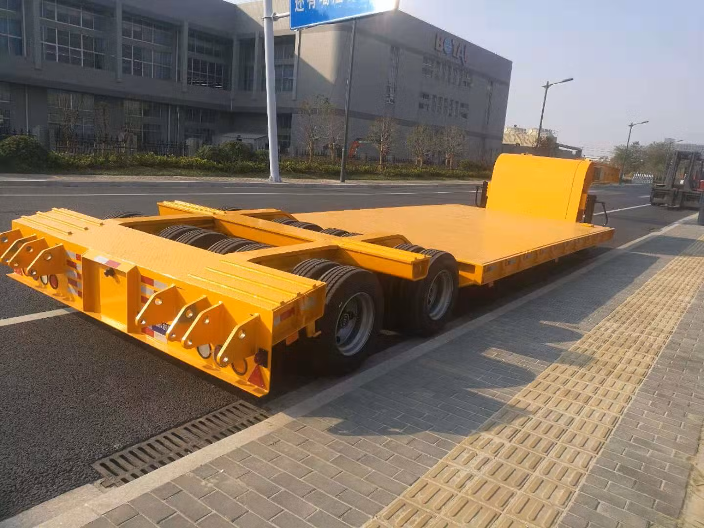 Heavy Duty Low Bed Semi Trailers with Steering Wheel