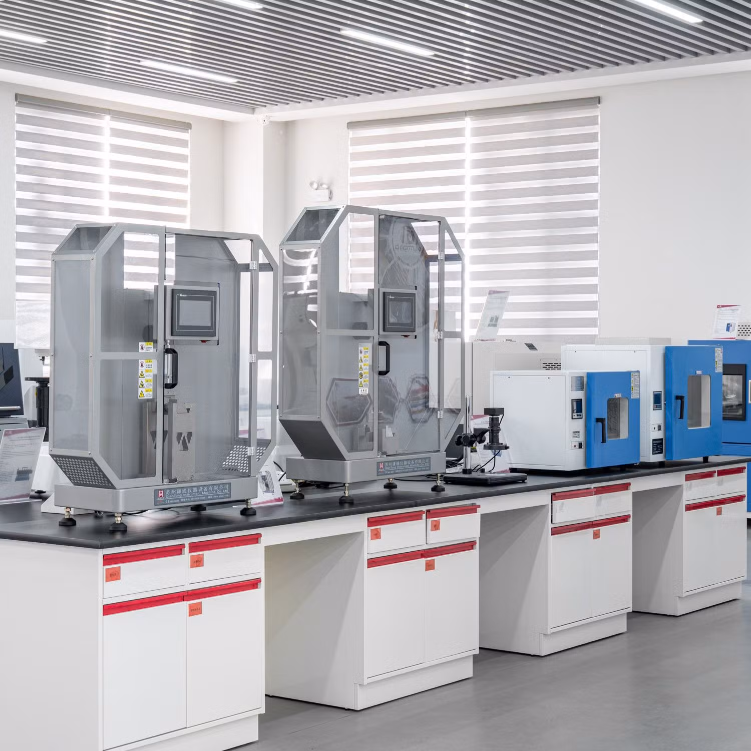 Izod and Charpy Impact Tester