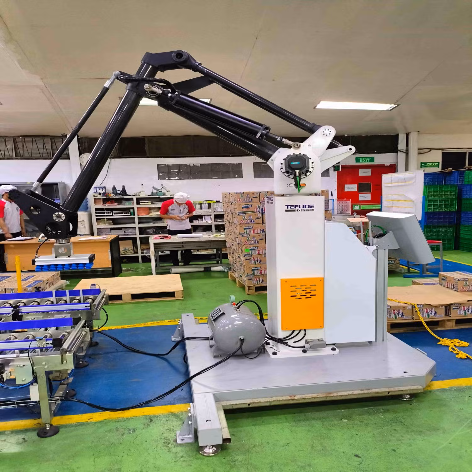 Eco-Friendly Advanced Stacking Palletizing Robot with Ultrasonic Sensors for Beverage Industry