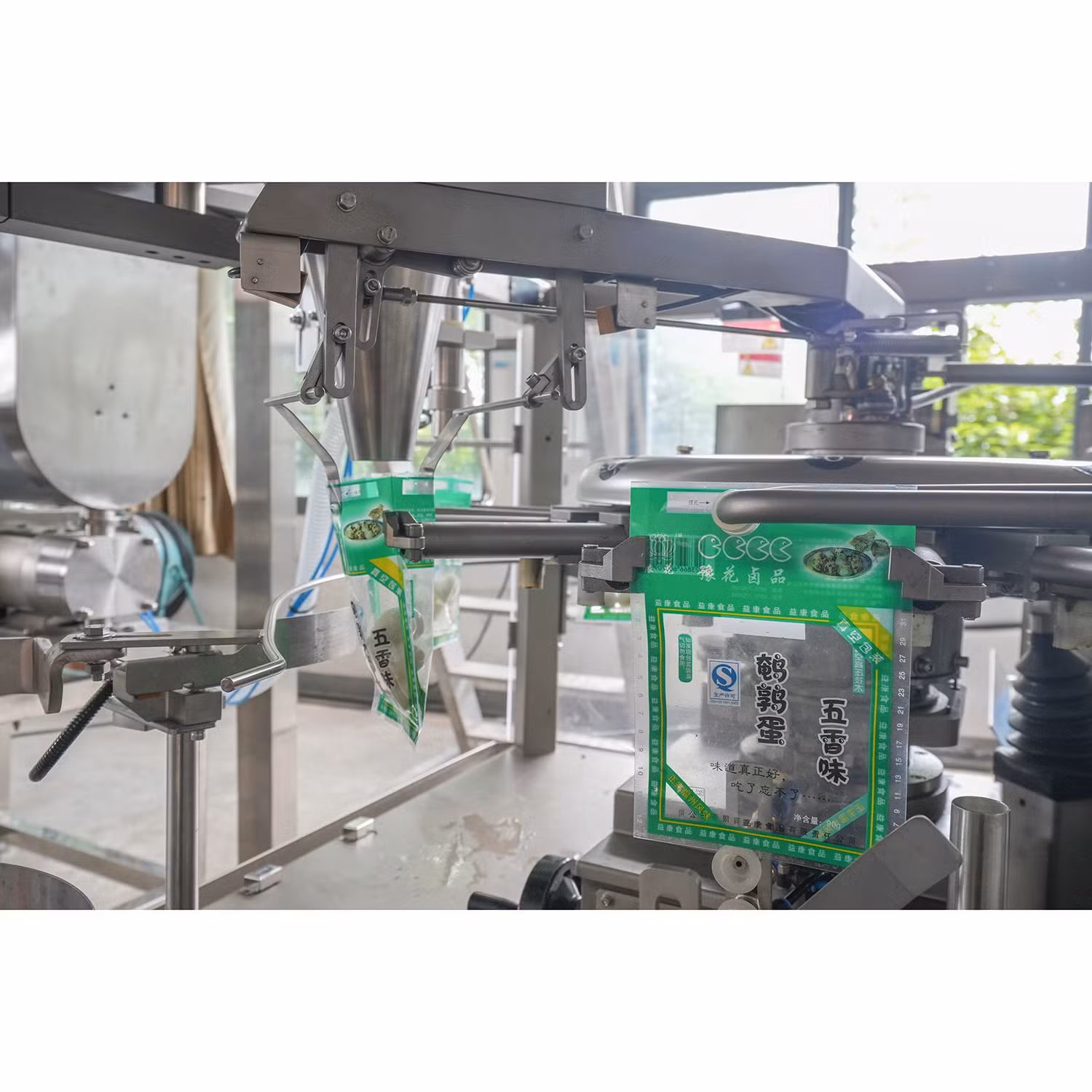 Versatile Automatic Bag Packing Machine for Sauces and Juices
